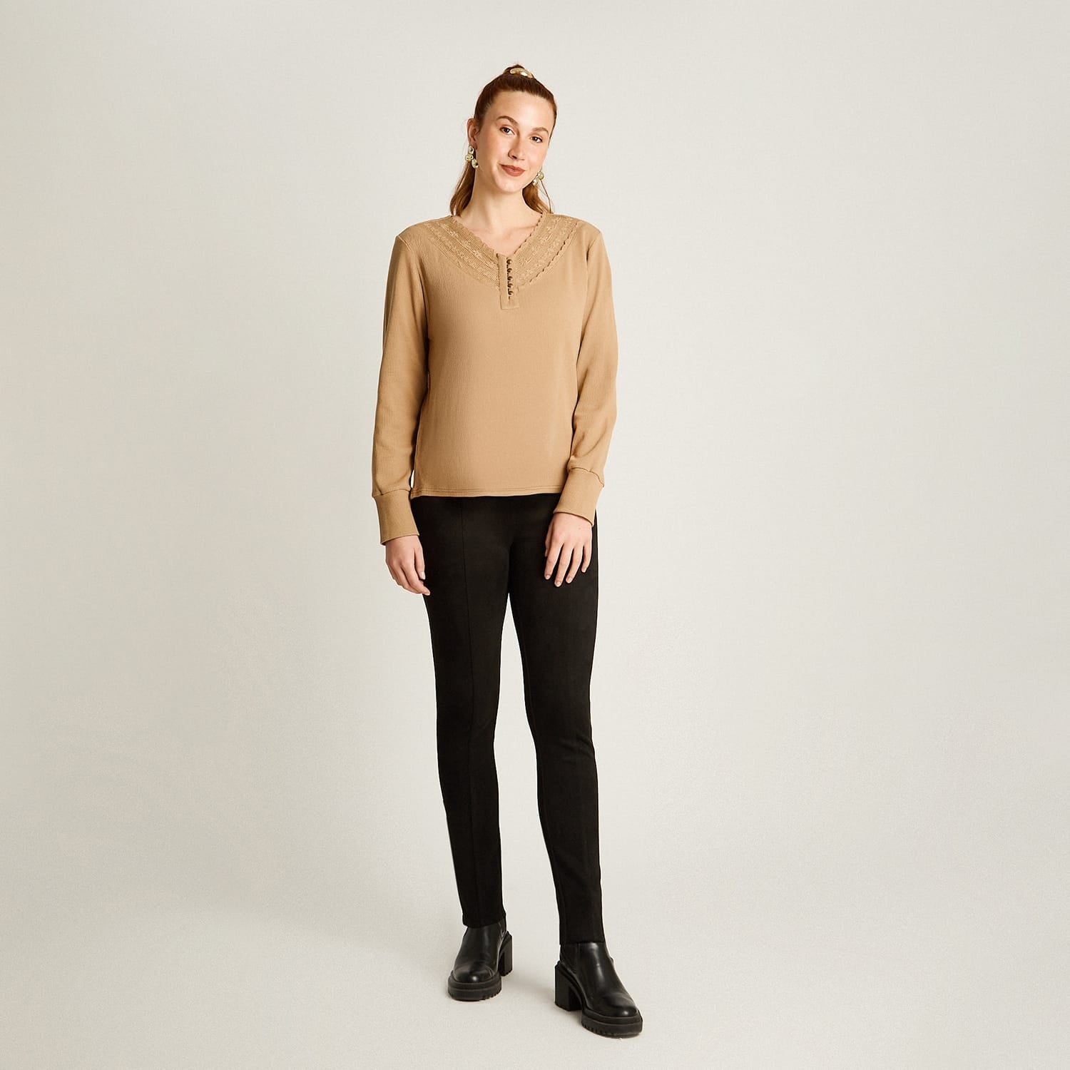 Polera Camel Cuello V Texturizada - Lorenzo di Pontti
